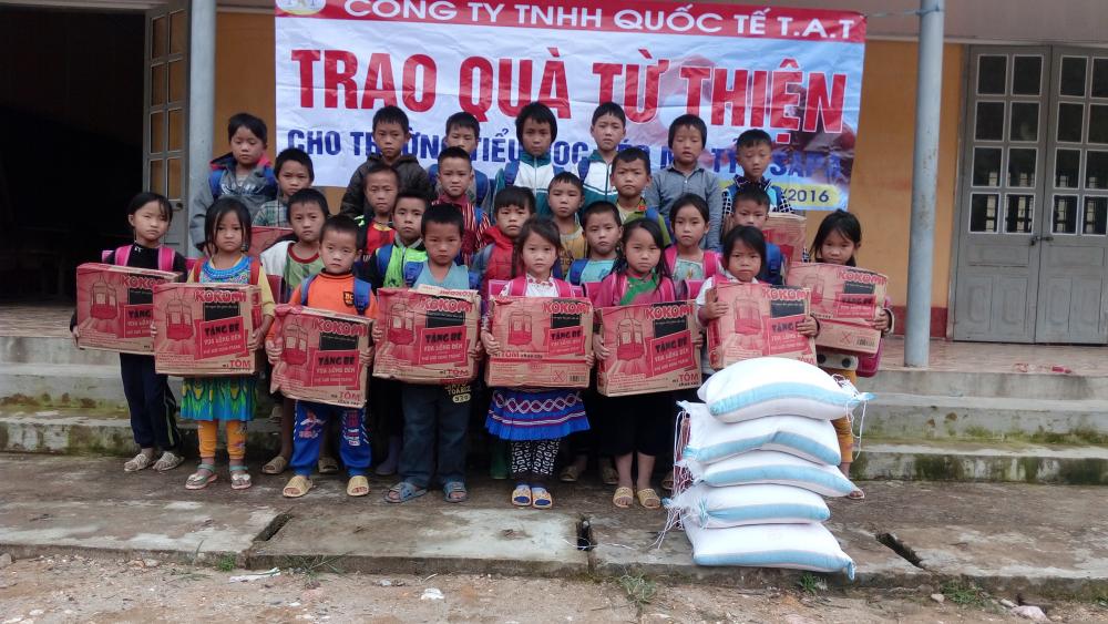 Chuyến từ thiện hàng năm của công ty T.A.T Chuyến từ thiện hàng năm của công ty T.A.T