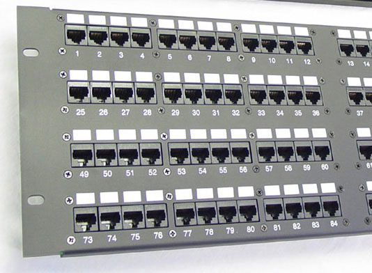 Tại sao cần patch panel cho các hệ thống data center?